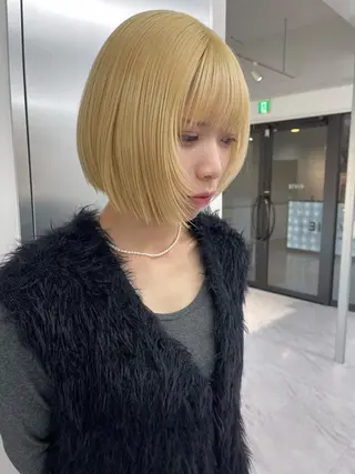 ショート カラー TATSUブリーチ/ ミルクティーベージュのヘアスタイル