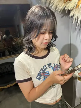 ミディアム カラー 透明感ハイトーン🦄 キラ🌈のヘアスタイル