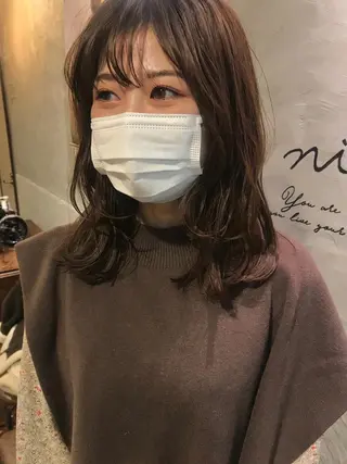 セミロング さの あやねのヘアスタイル