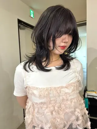 ミディアム カラー mizuki/ピンク ベージュ.レイヤーのヘアスタイル