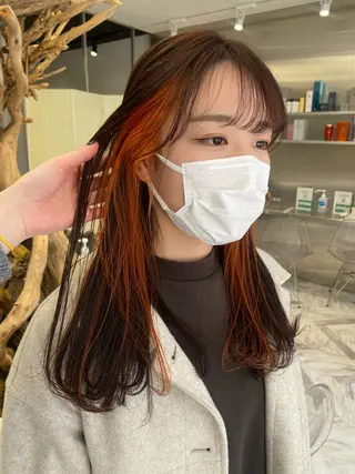 セミロング 透け感ベージュ ／ミハルのヘアスタイル