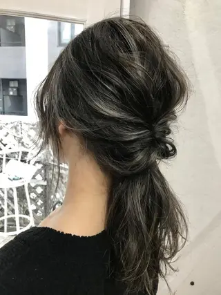 セミロング カラー ヘアアレンジ 白髪ぼかしハイライト バレイヤージュヤマトのヘアスタイル