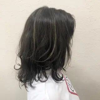 セミロング カラー ENIF ヤマグチアツコのヘアスタイル