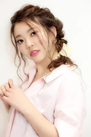 セミロング ヘアアレンジ ミドウチ アヤカのヘアスタイル