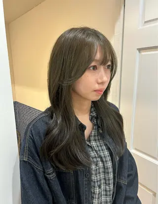 ロング カラー 太田 絵麻のヘアスタイル