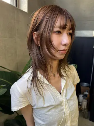 ミディアム レイヤーカット\ウル フ　chinatsuのヘアスタイル