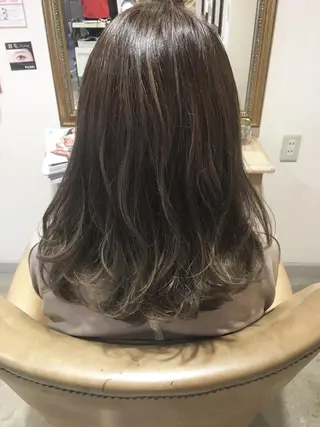 ミディアム カラー 美髪・髪質改善 有田怜平のヘアスタイル