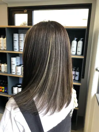 セミロング カラー 小川 舜人のヘアスタイル