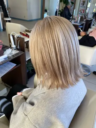 ミディアム カラー 吉田 真尋のヘアスタイル