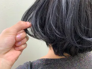ショート カラー パーマ ヘアアレンジ メンズ キッズ ネイル マツエク・マツパ 切りっぱなしヘアボブ ミディアムヘアRYOのヘアスタイル