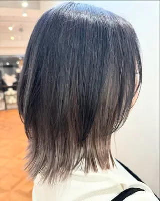 ミディアム カラー 佐々木 有彩のヘアスタイル