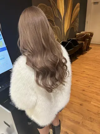 セミロング カラー 安井まゆ _Box mico.のヘアスタイル
