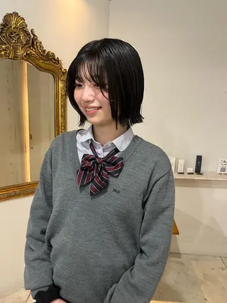 ショート 🩶ハイトーン🖤 URARAのヘアスタイル