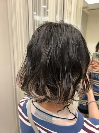 ミディアム パーマ 韓国っぽ透け感カラー マンツーマン🫧なおのヘアスタイル