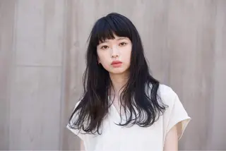 セミロング コバヤシ リョウのヘアスタイル