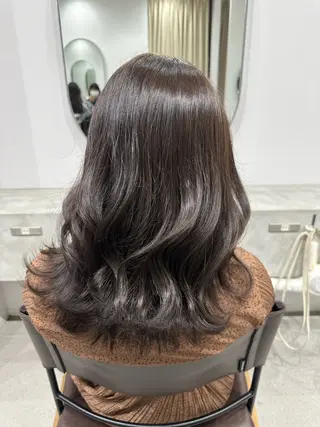 セミロング カラー シガ ミクトのヘアスタイル