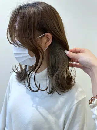ミディアム カラー 小顔レイヤー/ ベージュ🤍Rieのヘアスタイル