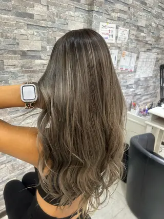 ロング カラー ハイトーン Arphyのヘアスタイル