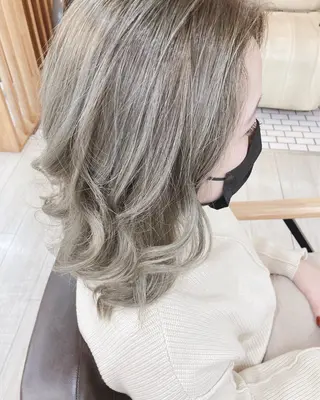 ミディアム カラー Mina Akiyamaのヘアスタイル
