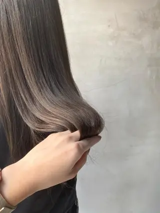 ロング カラー shiori ﾍﾞｰｼﾞｭｶﾗｰのヘアスタイル