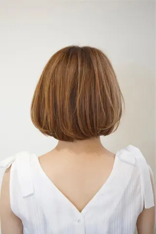 ミディアム 西田 愛華のヘアスタイル