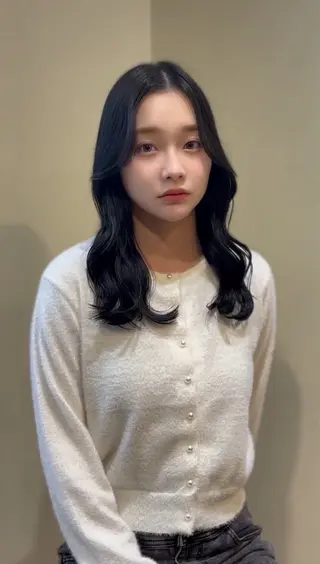 セミロング 盛れるレイヤー× ウルフMari🪽のヘアスタイル