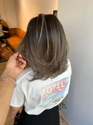 ミディアム カラー Merly Osakaのヘアスタイル