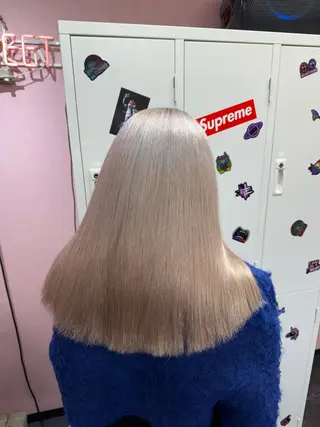 セミロング カラー ホワイトカラー/ ピンクベージュにったのヘアスタイル