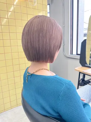 ショート Hug👩🏼‍🦱 ハイトーンボブのヘアスタイル