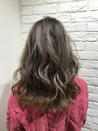 ミディアム カラー UMEDA FIGAROのヘアスタイル