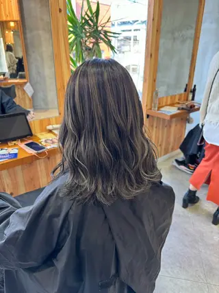 セミロング カラー 佐々木  まゆかのヘアスタイル