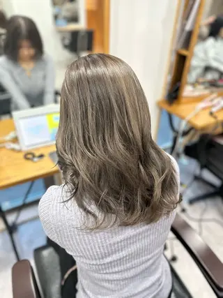 セミロング カラー ハイトーン&透明感 カラー☘️片山優陽のヘアスタイル