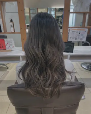 ロング 青山 光のヘアスタイル