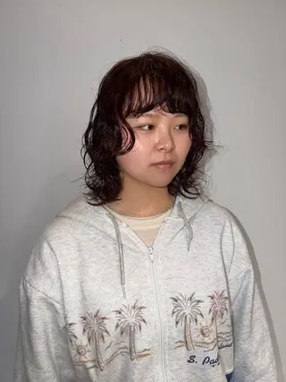 ミディアム パーマ 塩澤 榛奈のヘアスタイル