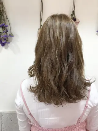 セミロング カラー 🪐脱白髪染め 🪐松尾菜々美のヘアスタイル