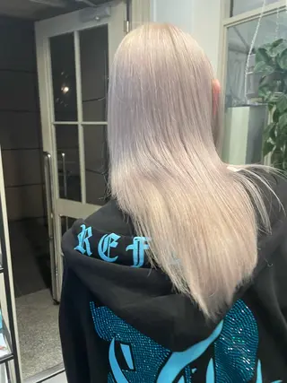 ロング カラー ミルクティー× グレージュMOMOのヘアスタイル