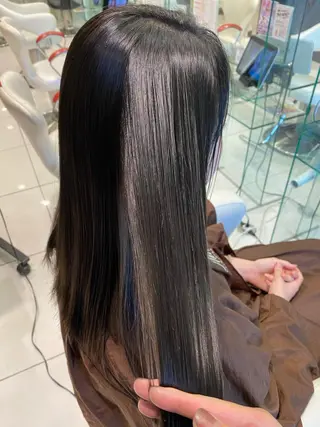 セミロング カラー デザインカラー✨新倉 佑奈のヘアスタイル