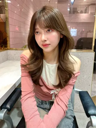 セミロング カラー Loom .by Sea  ルームバイシー所属・レイヤー/前髪/ 韓国/CHIHIROのヘアスタイル