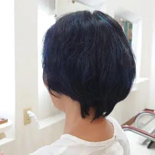 カラー ショート キンジョウ エナミのヘアスタイル