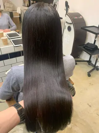 ロング カラー トップ スタイリストのヘアスタイル