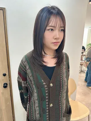 セミロング カラー 白髪ぼかしハイライト レイヤー川口 元気のヘアスタイル