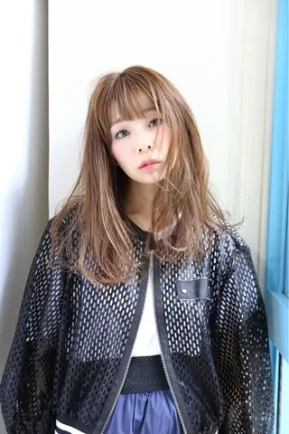 セミロング 三代 ゆりあのヘアスタイル