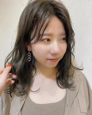 セミロング カラー Hatanaka Airiのヘアスタイル