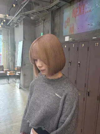 ミディアム 鈴木瑛里／ブロンド ベージュ／男女のヘアスタイル