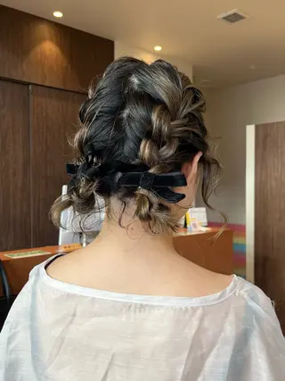 ミディアム ルナ｜縮毛矯正 ×デザインカラー🥝のヘアスタイル