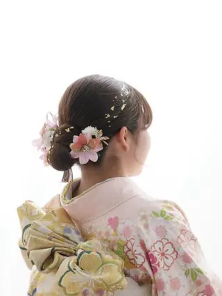 ロング ヘアアレンジ 西村 真実子のヘアスタイル