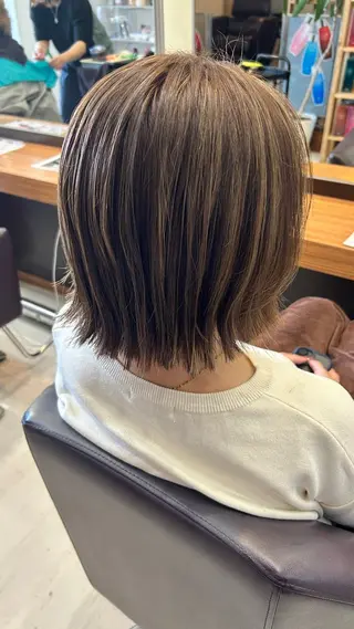 ショート カラー 保科 椎奈のヘアスタイル