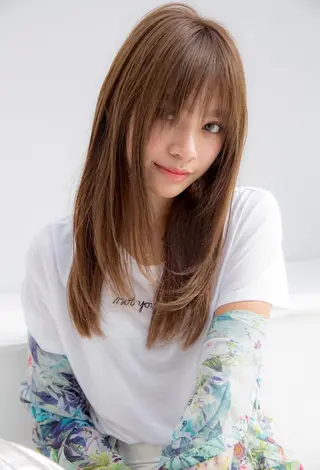 ロング ヤスノ リョウのヘアスタイル