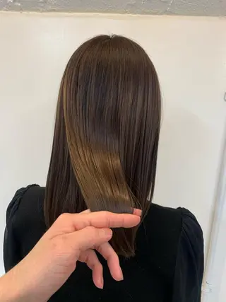 ミディアム トップ スタイリストのヘアスタイル
