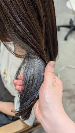 カラー ロング 【女性限定】 しおりのヘアスタイル